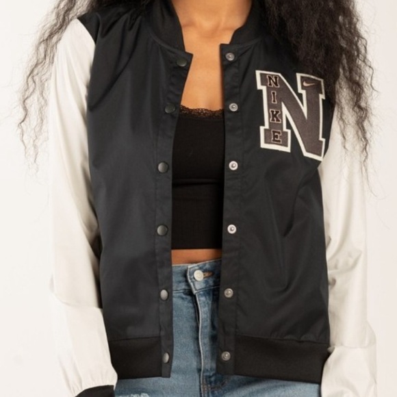 Nike Women's Varsity Team
Jacket size XS - Picture 1 of 7